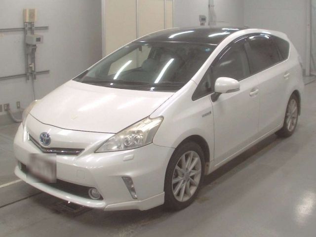 30441 Toyota Prius alpha ZVW40W 2013 г. (CAA Tokyo)